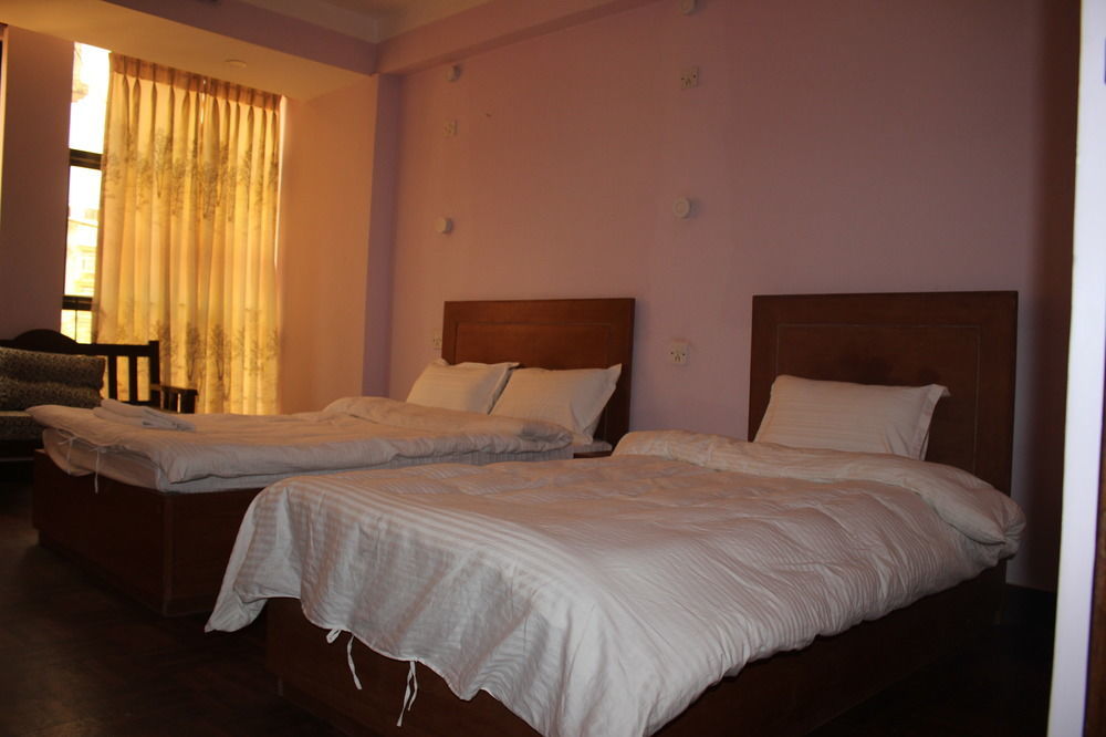 Famous House Kathmandu Hostel Eksteriør bilde