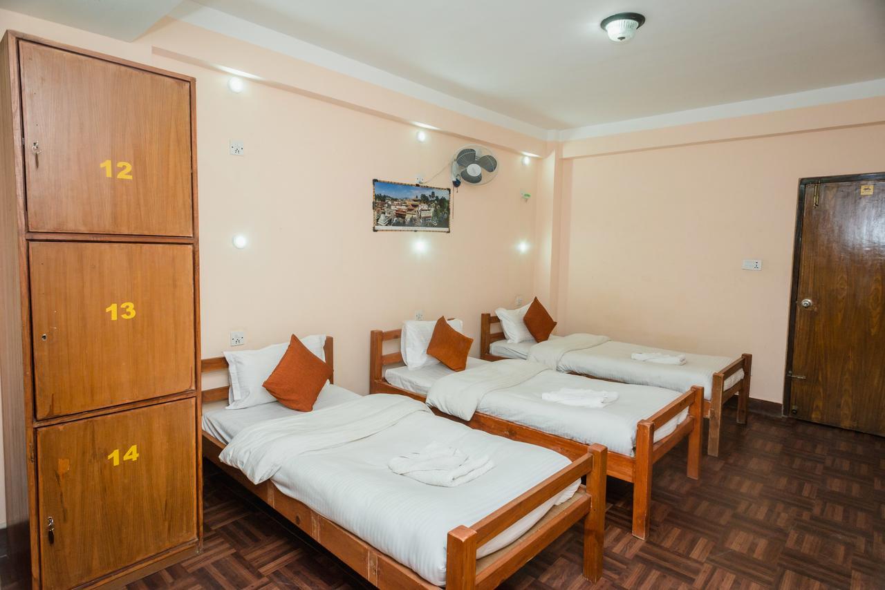 Famous House Kathmandu Hostel Eksteriør bilde