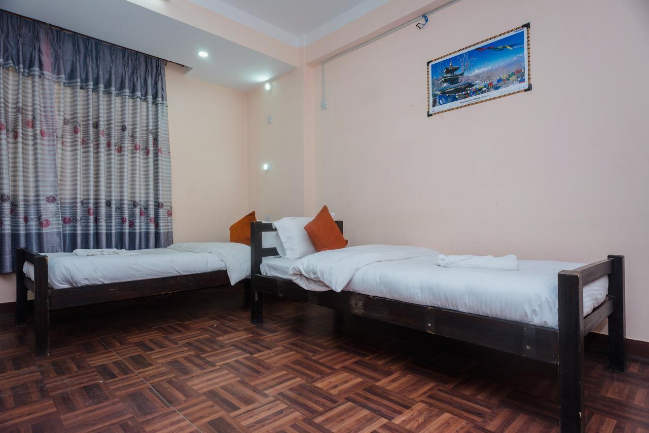 Famous House Kathmandu Hostel Eksteriør bilde