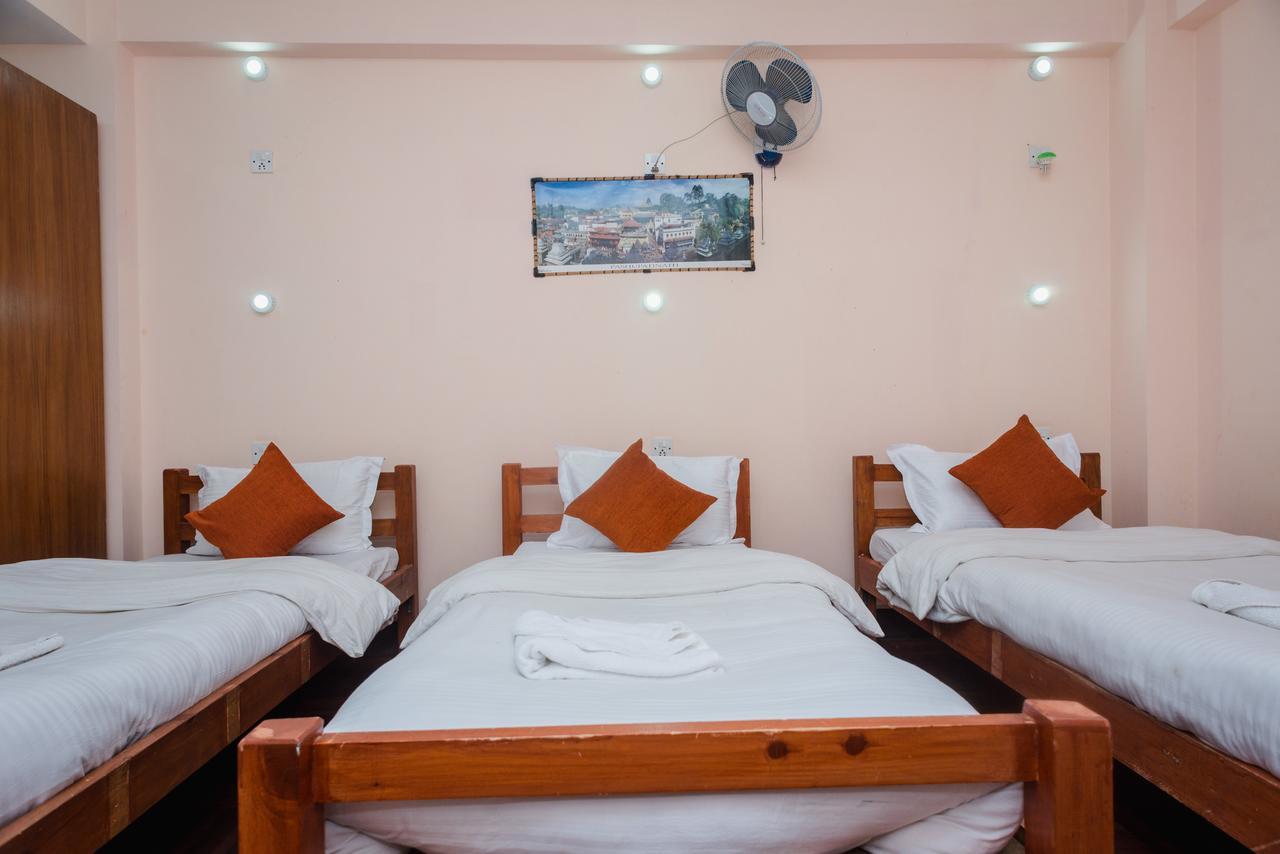 Famous House Kathmandu Hostel Eksteriør bilde