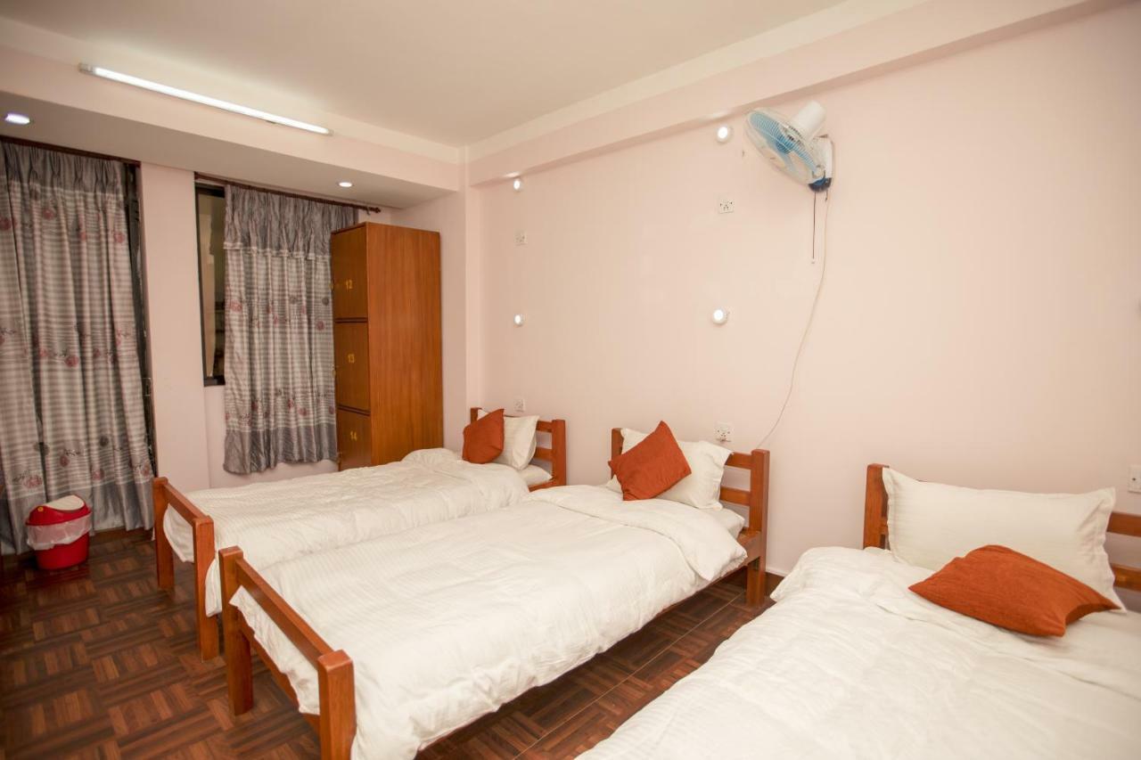 Famous House Kathmandu Hostel Eksteriør bilde