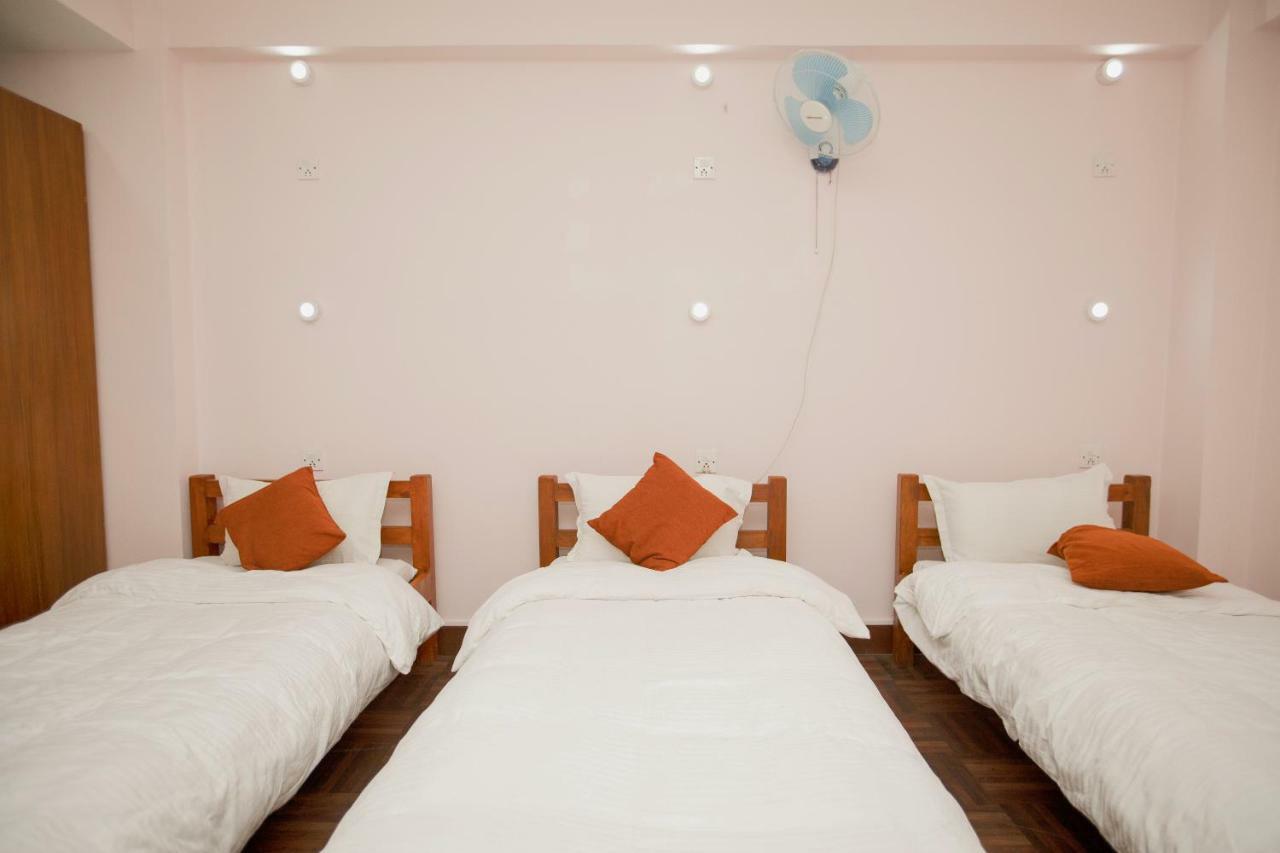 Famous House Kathmandu Hostel Eksteriør bilde
