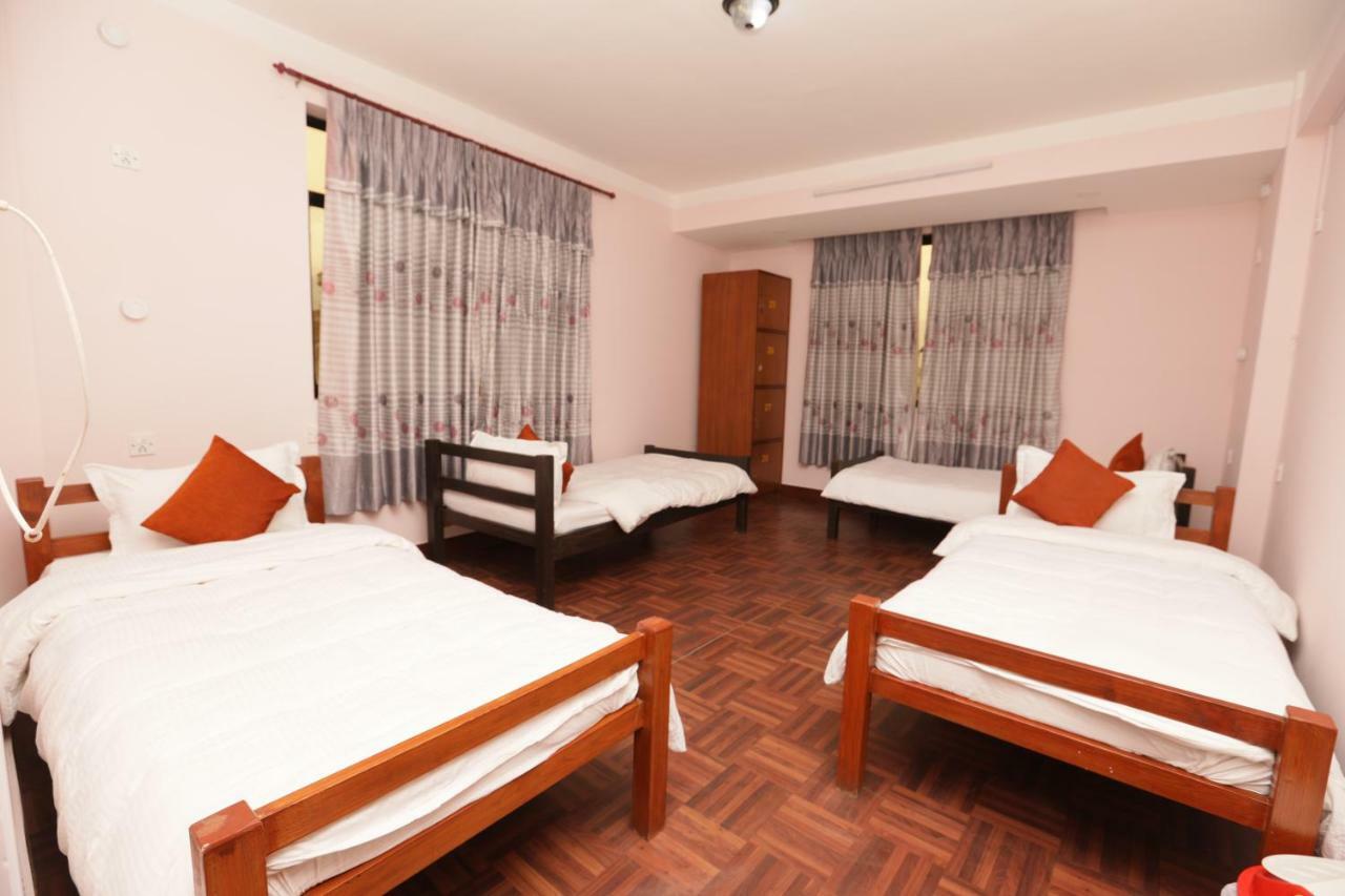 Famous House Kathmandu Hostel Eksteriør bilde