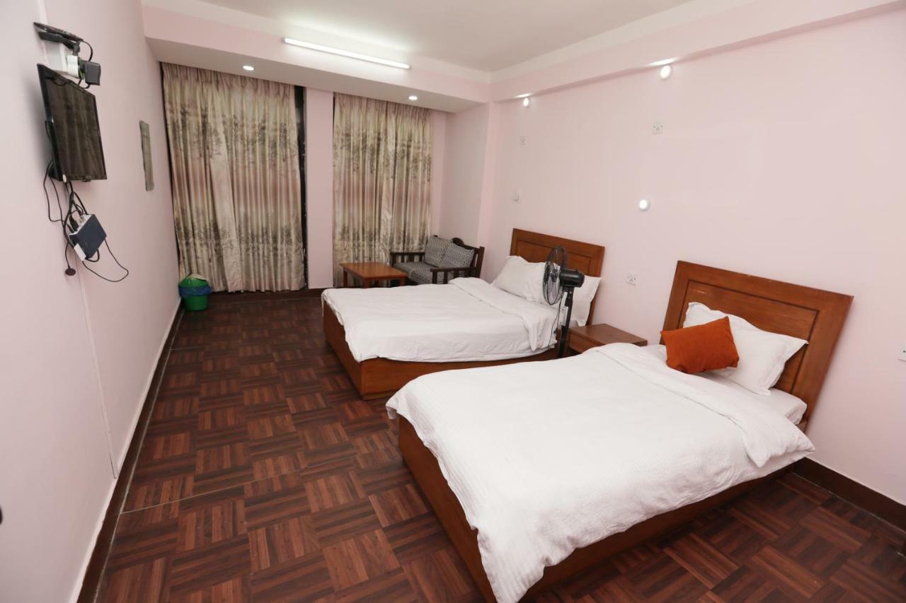 Famous House Kathmandu Hostel Eksteriør bilde