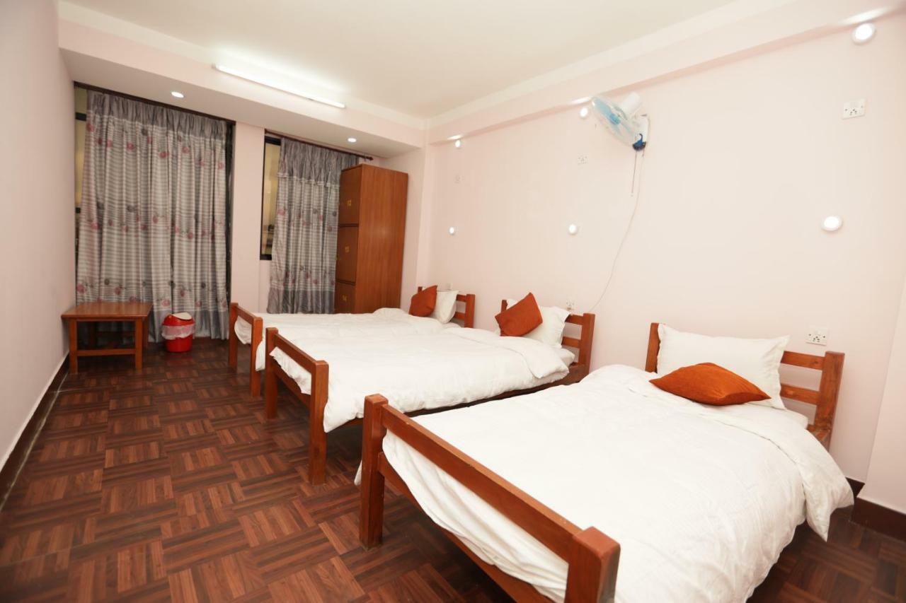 Famous House Kathmandu Hostel Eksteriør bilde