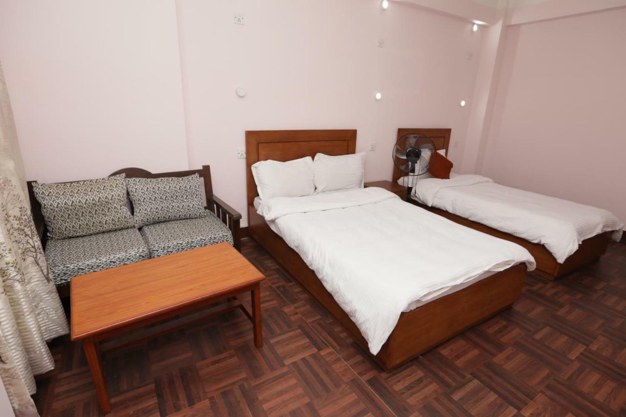 Famous House Kathmandu Hostel Eksteriør bilde