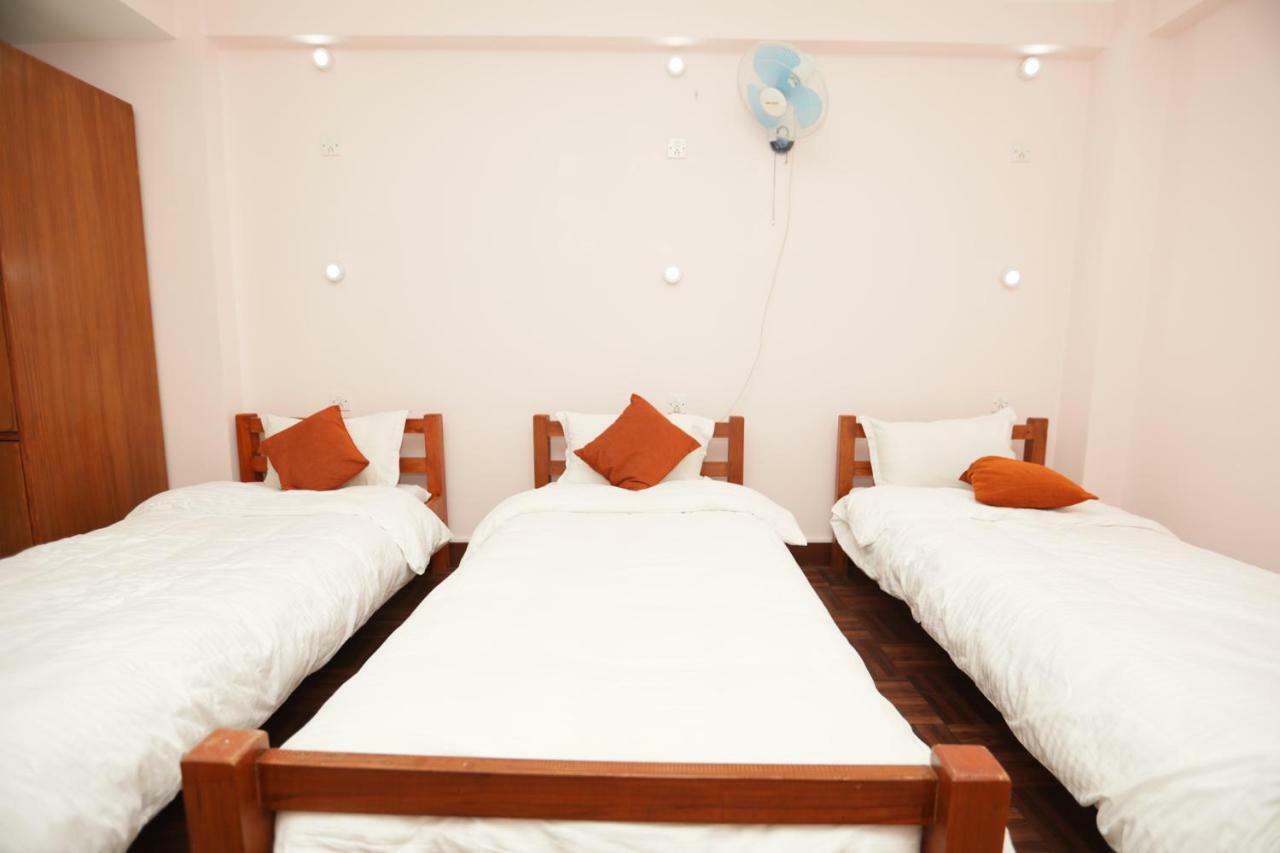 Famous House Kathmandu Hostel Eksteriør bilde