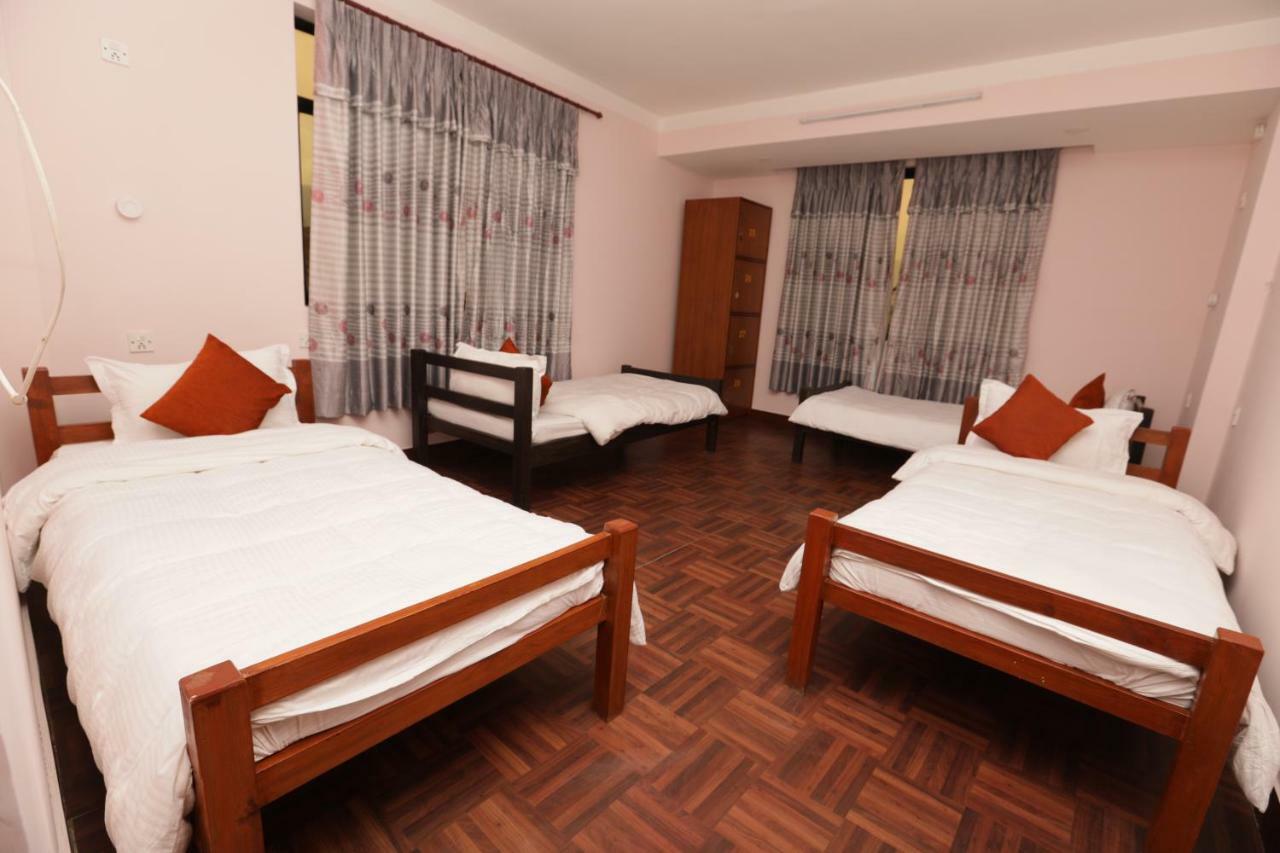 Famous House Kathmandu Hostel Eksteriør bilde