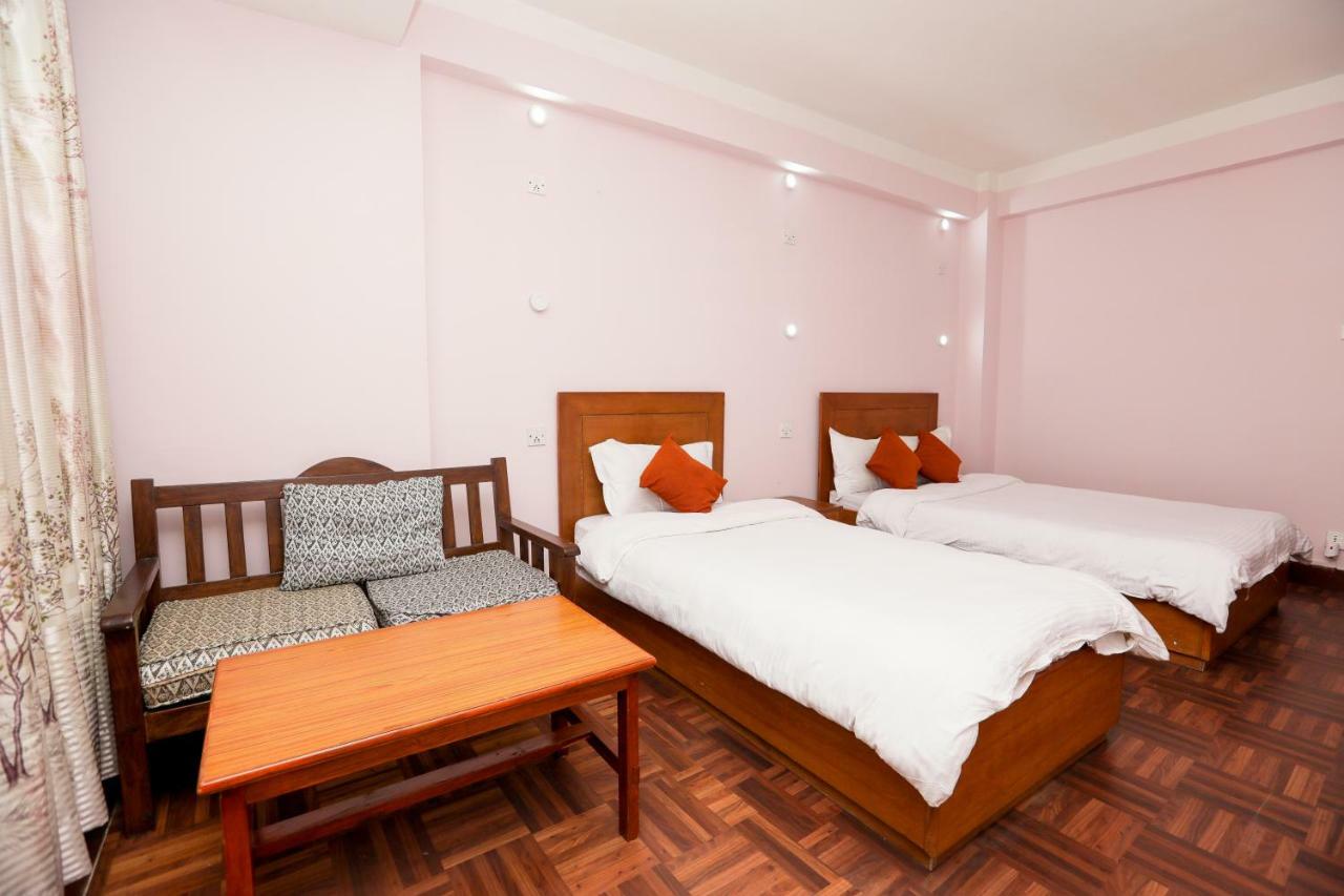Famous House Kathmandu Hostel Eksteriør bilde